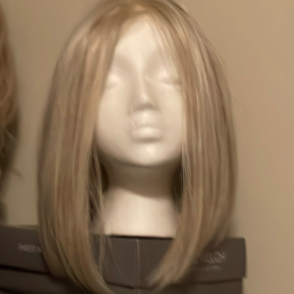 Raquel Welch Wig